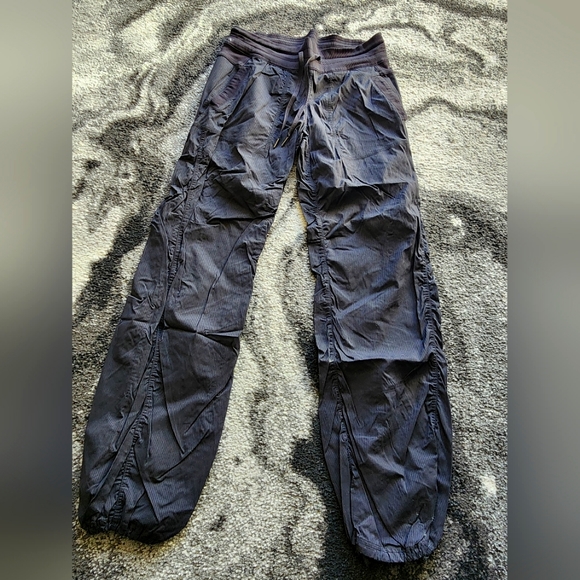 Black Lululemon Dance Pants 8 - Picture 1 of 4